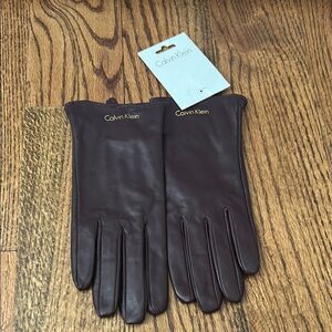 Calvin Klein Women's Leather Gloves Size Medium Burgandy New with Tags